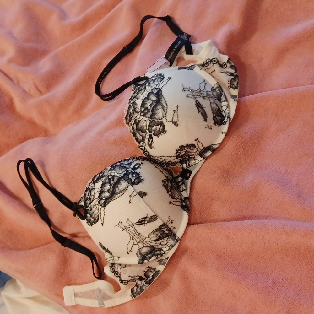 Victoria bra and garter set 34B